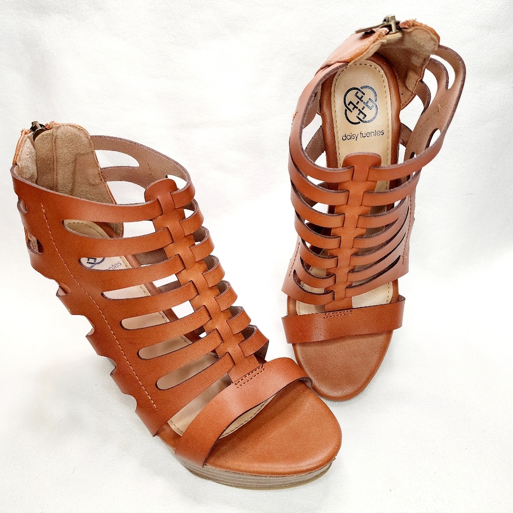 Daisy Fuentes Platform Whiskey Saddle Wedge Sandals